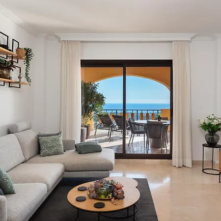 Deluxe 2-bedroom With Breathtaking Views