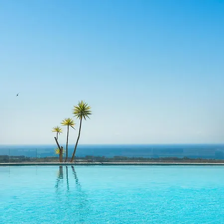 Deluxe 2-bedroom With Breathtaking Views *