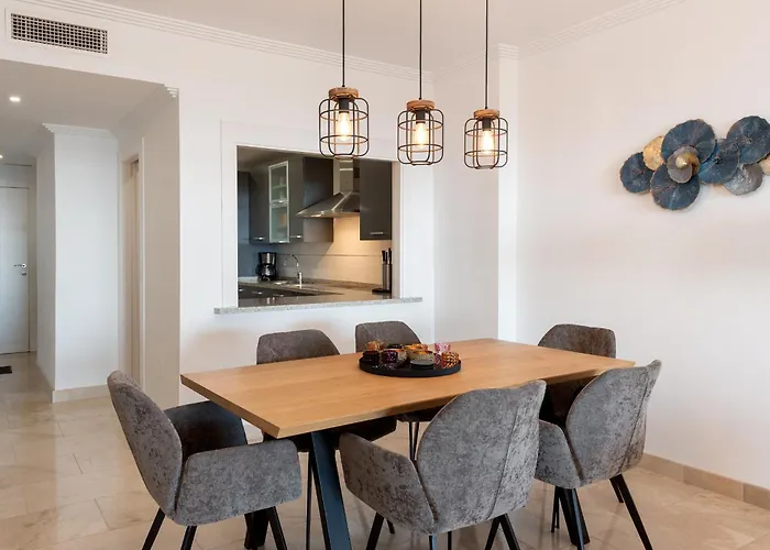 Deluxe 2-bedroom With Breathtaking Views * إِستيبونا