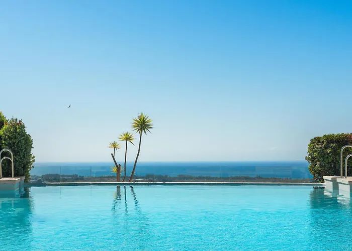 Deluxe 2-bedroom With Breathtaking Views *