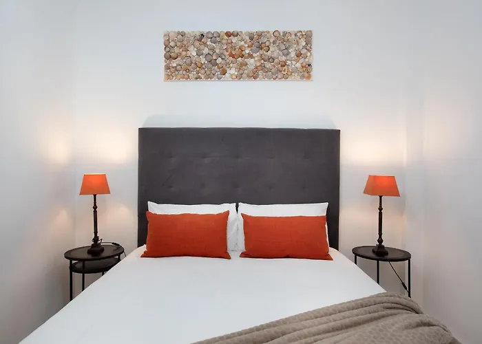 Deluxe 2-bedroom With Breathtaking Views شقة