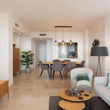 Deluxe 2-bedroom With Breathtaking Views *