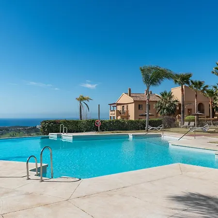 Deluxe 2-bedroom With Breathtaking Views Daire *