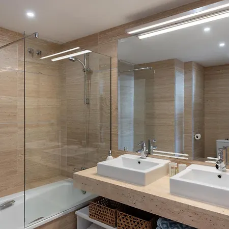 Daire Deluxe 2-bedroom With Breathtaking Views Estepona