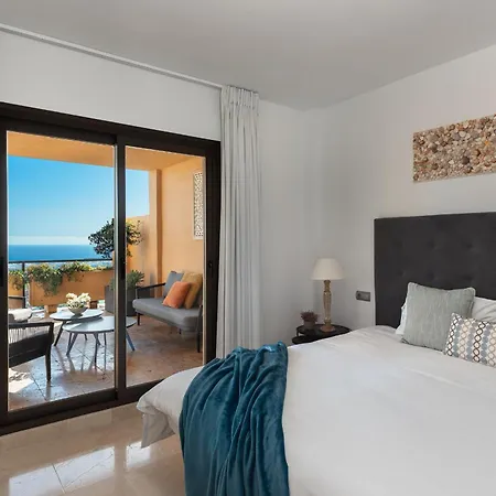 Deluxe 2-bedroom With Breathtaking Views *