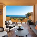 Deluxe 2-bedroom With Breathtaking Views Apartmán