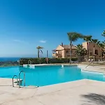 Deluxe 2-bedroom With Breathtaking Views Apartmán *