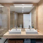 Deluxe 2-bedroom With Breathtaking Views Apartmán *