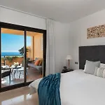 Deluxe 2-bedroom With Breathtaking Views *