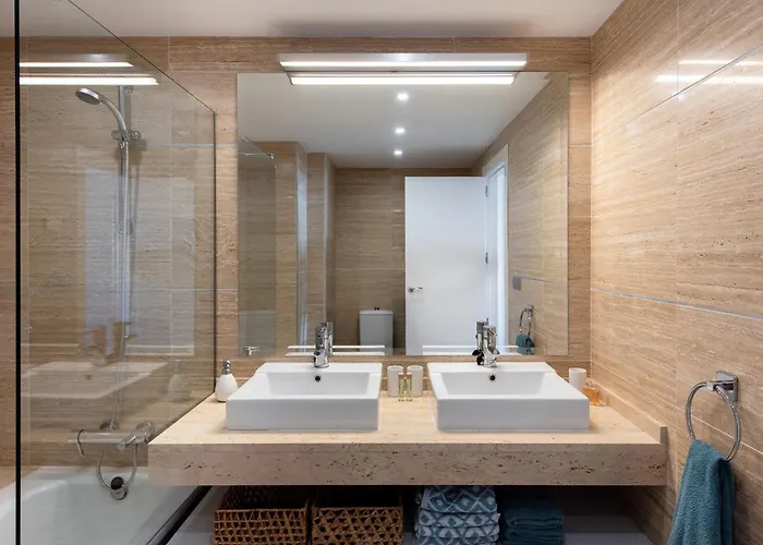 Deluxe 2-bedroom With Breathtaking Views Apartment *