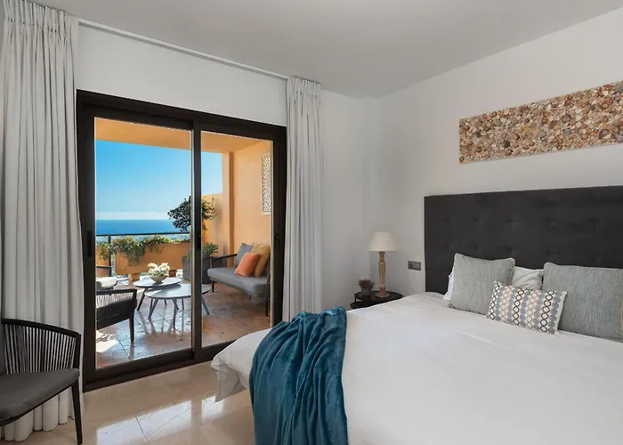 Deluxe 2-bedroom With Breathtaking Views *